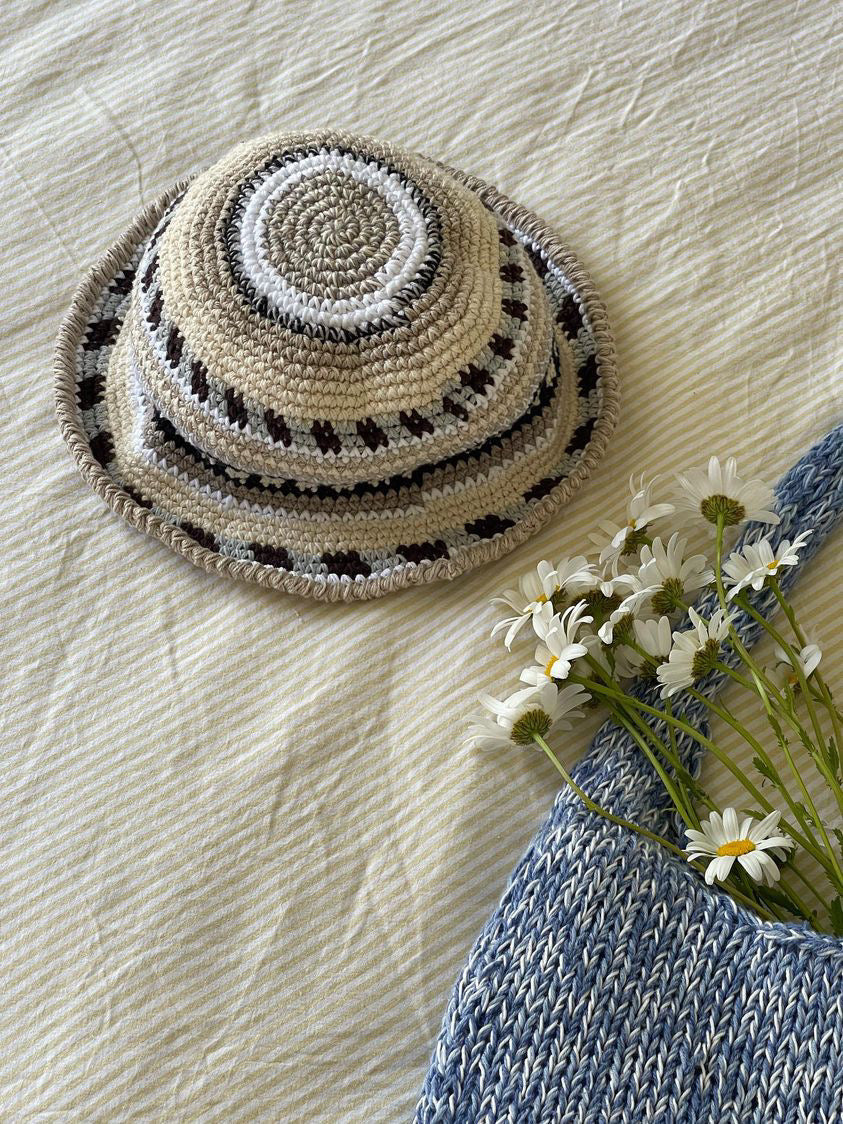 Bucket hat with graphic design crochet pattern