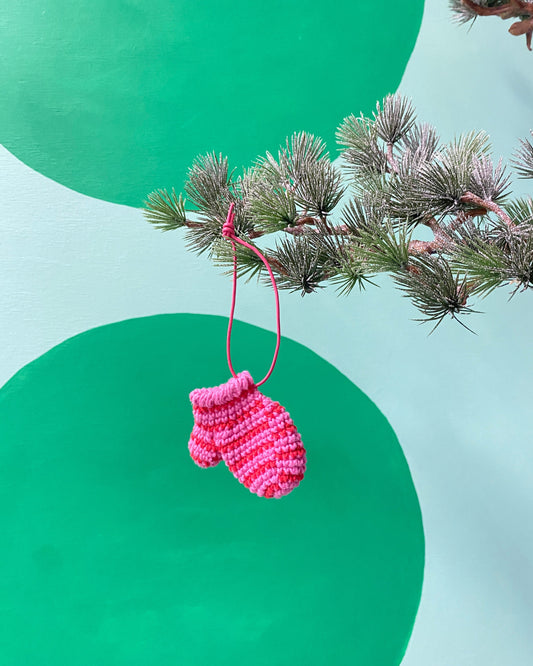 Mitten ornament crochet pattern
