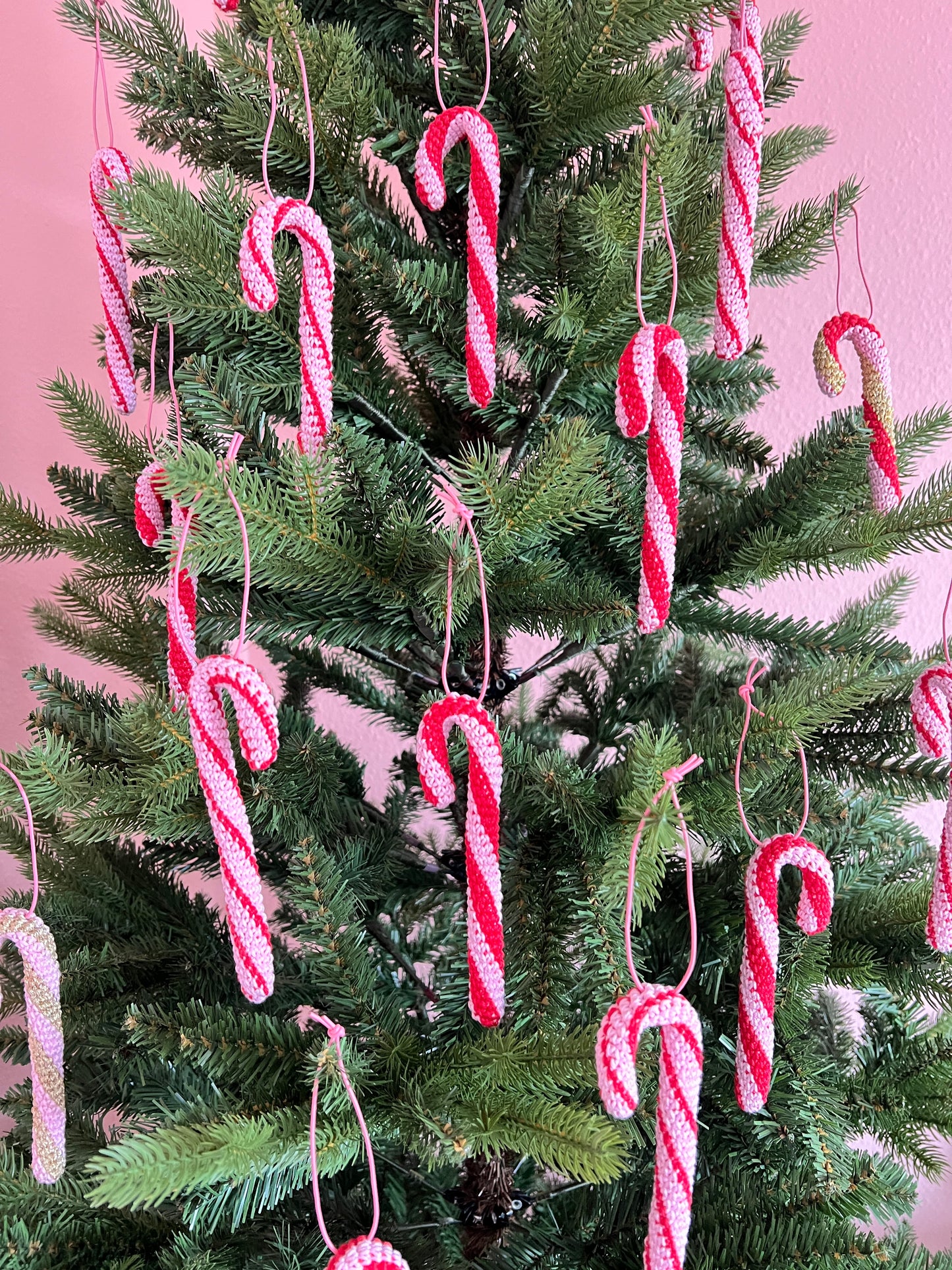 Red and pink thin striped candy cane