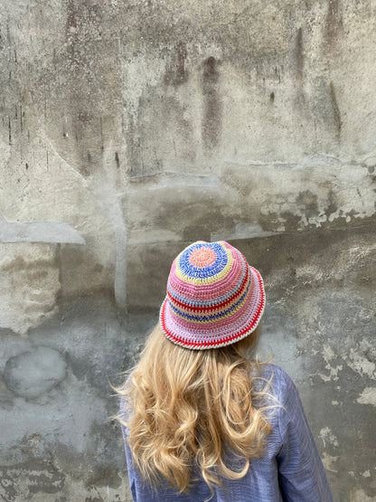 Scrap yarn bucket hat pattern