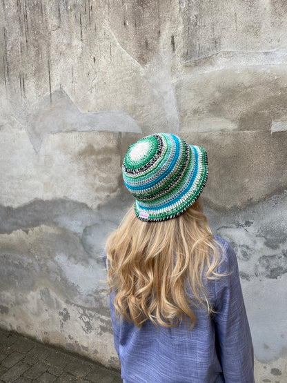 Scrap yarn bucket hat pattern